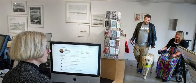 lady using app on computer screen